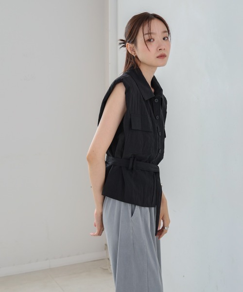 Bab(バブ)の「肩パット入りベストトップス(シャツ/ブラウス・レディース・ブラック/テラコッタ・MEDIUM)」の6枚目の写真