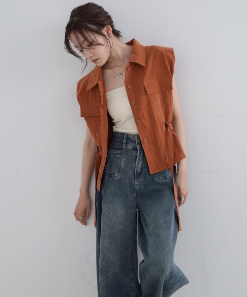 Bab(バブ)の「肩パット入りベストトップス(シャツ/ブラウス・レディース・ブラック/テラコッタ・MEDIUM)」の16枚目の写真