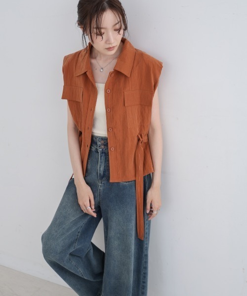 Bab(バブ)の「肩パット入りベストトップス(シャツ/ブラウス・レディース・ブラック/テラコッタ・MEDIUM)」の21枚目の写真
