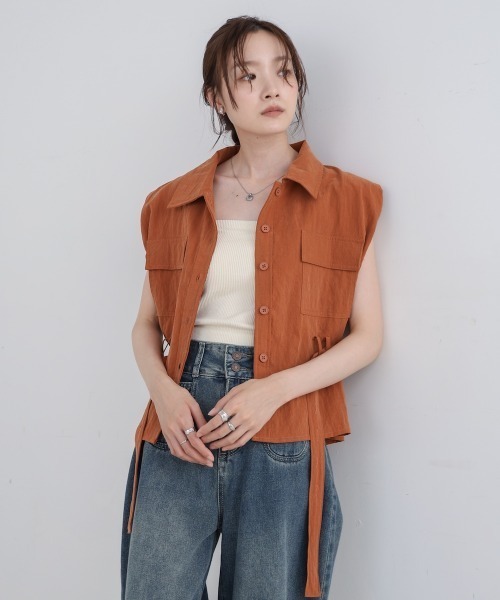 Bab(バブ)の「肩パット入りベストトップス(シャツ/ブラウス・レディース・ブラック/テラコッタ・MEDIUM)」の14枚目の写真