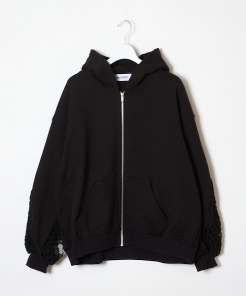DISCOVERED（ディスカバード）の「DISCOVERED CROCHET SLEEVE SWEAT PARKA（パーカー・メンズ・ホワイト/ブラック・3/1）」の2枚目の写真