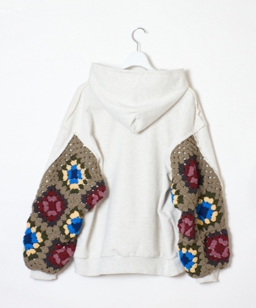 DISCOVERED（ディスカバード）の「DISCOVERED CROCHET SLEEVE SWEAT PARKA（パーカー・メンズ・ホワイト/ブラック・3/1）」の3枚目の写真