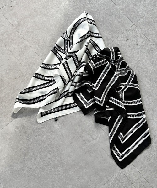 DouDou（ドゥドゥ）の「W チェーン柄スカーフ（ストール/ショール・レディース・ブラック/ホワイト・FREE）」の2枚目の写真