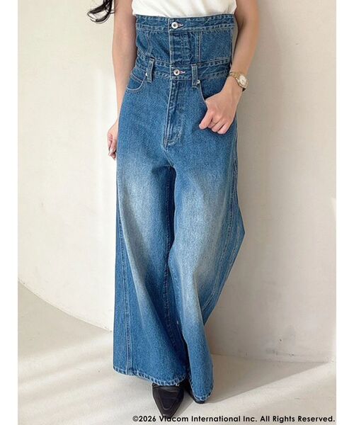 MERCURYDUO（マーキュリーデュオ）の「【EMILY IN PARISコラボ】2WAYハイウエストワイドデニムパンツ（その他パンツ・レディース・インディゴブルー/ブルー・MEDIUM/SMALL）」の2枚目の写真