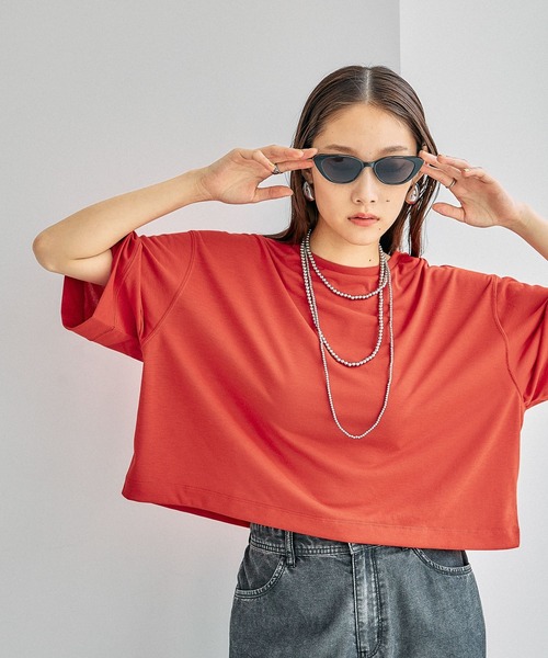 LEPSIM(レプシィム)の「《スグッカワ》ショートワイドT 639429(Tシャツ/カットソー・レディース・ブラック/アイボリー/チャコールグレー/レッド/グリーン・FREE)」の5枚目の写真