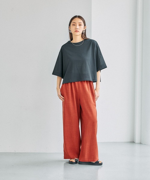 LEPSIM(レプシィム)の「《スグッカワ》ショートワイドT 639429(Tシャツ/カットソー・レディース・ブラック/アイボリー/チャコールグレー/レッド/グリーン・FREE)」の22枚目の写真