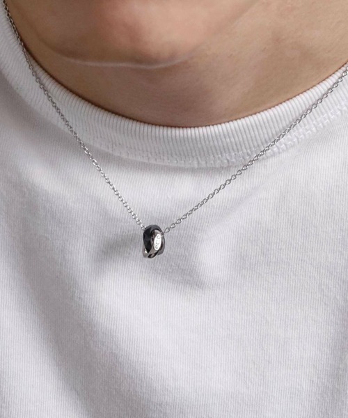 LION HEART（ライオンハート）の「【LION HEART】“LH-1”スタッドダブルリングネックレス/サージカルステンレス＆タングステン（金属アレルギー対応）IT（ネックレス・メンズ・シルバー/ブラック・FREE）」の4枚目の写真