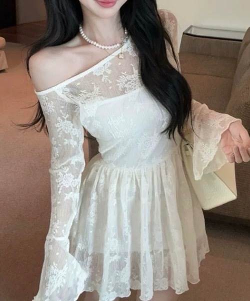 Alvia(アルビア)の「オフショルダーレースワンピース(ワンピース・レディース・アイボリー・M)」の4枚目の写真