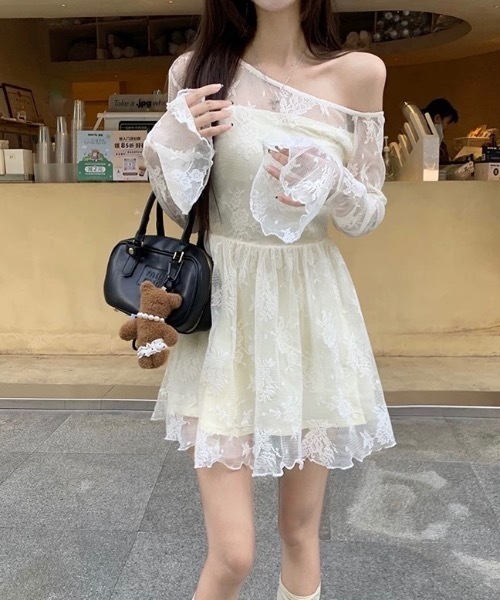 Alvia(アルビア)の「オフショルダーレースワンピース(ワンピース・レディース・アイボリー・M)」の3枚目の写真