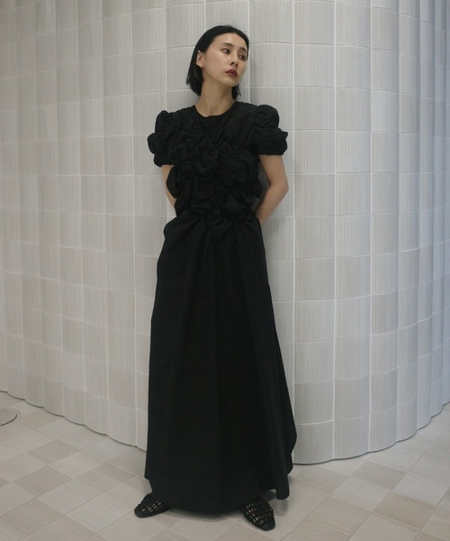 Ameri(アメリ)の「BUMPY GATHER FLARE DRESS(ワンピース・レディース・アイボリー/サックスブルー/ブラック・SMALL/MEDIUM)」の4枚目の写真