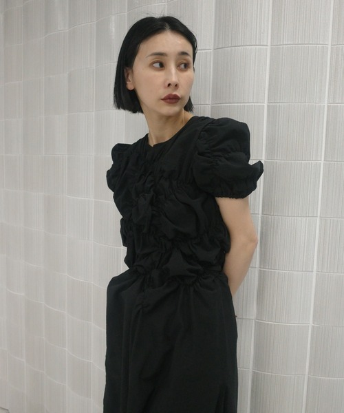 Ameri(アメリ)の「BUMPY GATHER FLARE DRESS(ワンピース・レディース・アイボリー/サックスブルー/ブラック・SMALL/MEDIUM)」の10枚目の写真