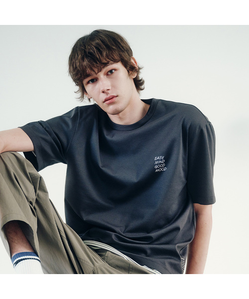 MINDBRIDGE（マインドブリッジ）の「[コリンズ]スーピマ_レタリングバックポイントセミオーバーTシャツ - 4color（Tシャツ/カットソー・メンズ・ベージュ/グリーン/グレー/オフホワイト・95/100/105/110）」の3枚目の写真