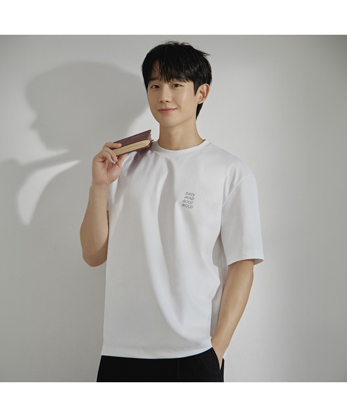 MINDBRIDGE（マインドブリッジ）の「[コリンズ]スーピマ_レタリングバックポイントセミオーバーTシャツ - 4color（Tシャツ/カットソー・メンズ・ベージュ/グリーン/グレー/オフホワイト・95/100/105/110）」の2枚目の写真