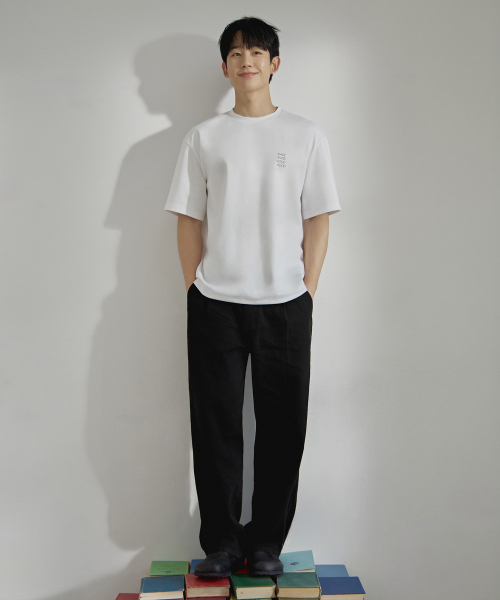 MINDBRIDGE（マインドブリッジ）の「[コリンズ]スーピマ_レタリングバックポイントセミオーバーTシャツ - 4color（Tシャツ/カットソー・メンズ・ベージュ/グリーン/グレー/オフホワイト・95/100/105/110）」の5枚目の写真