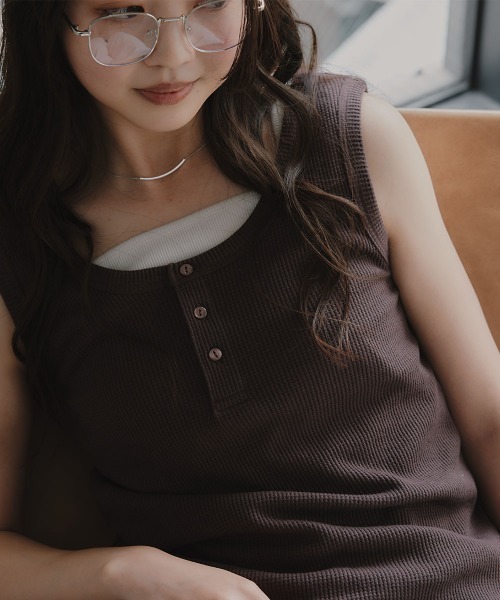 slattgir（スラットジール）の「高身長　ヘンリーネックワッフルタンクトップ（トールサイズ）Essenave（Tシャツ/カットソー・レディース・杢グレー/ブラウン・TM/TL/TLL）」の14枚目の写真