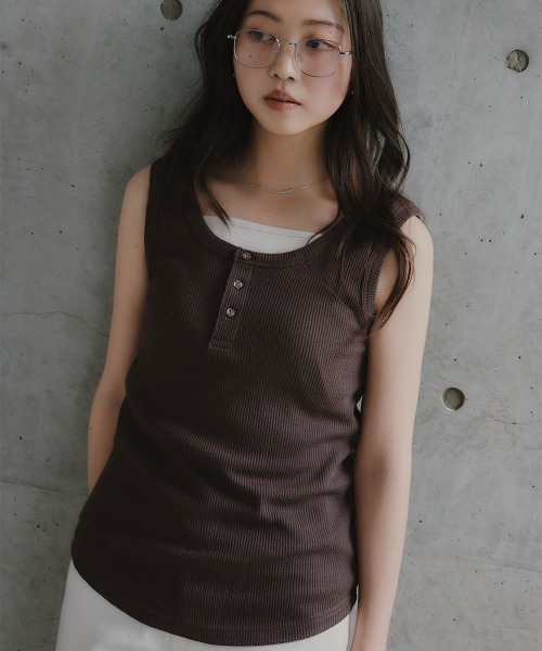 slattgir（スラットジール）の「高身長　ヘンリーネックワッフルタンクトップ（トールサイズ）Essenave（Tシャツ/カットソー・レディース・杢グレー/ブラウン・TM/TL/TLL）」の13枚目の写真