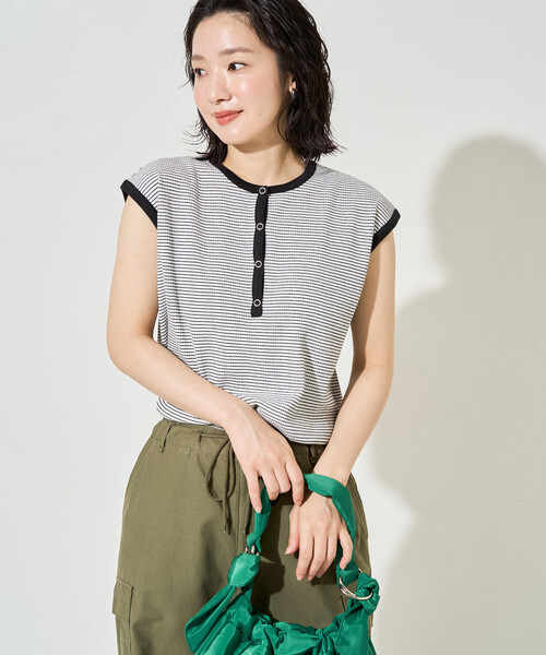 FREAK'S STORE(フリークスストア)の「限定展開 スナップボタン ヘンリー リブ フレンチ スリーブ トップス(Tシャツ/カットソー・レディース・その他13/ブラウン/ブラック/グレー/ナチュラル/オフホワイト/ネイビー・フリ-)」の10枚目の写真