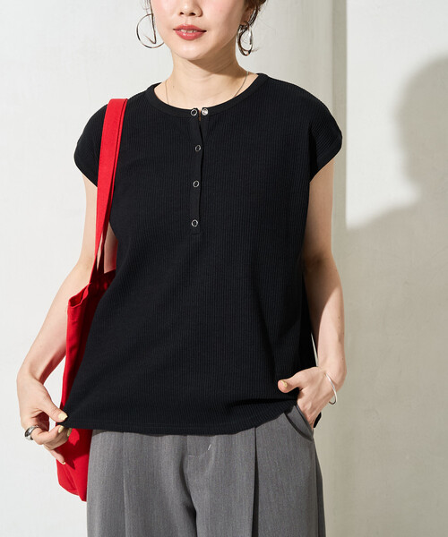 FREAK'S STORE(フリークスストア)の「限定展開 スナップボタン ヘンリー リブ フレンチ スリーブ トップス(Tシャツ/カットソー・レディース・その他13/ブラウン/ブラック/グレー/ナチュラル/オフホワイト/ネイビー・フリ-)」の21枚目の写真