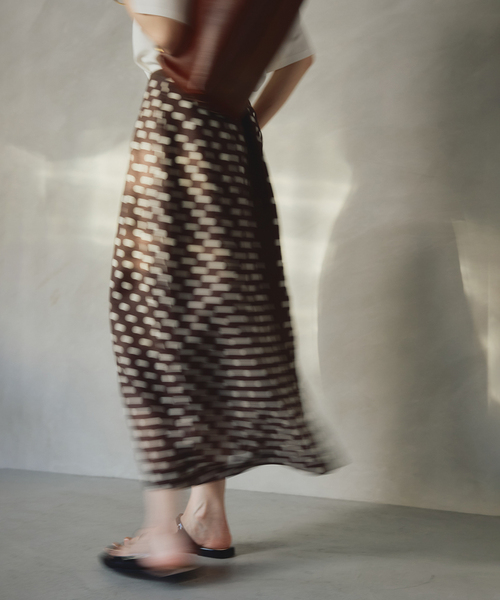 VERMEIL par iena（ヴェルメイユパーイエナ）の「ドットコクーンスカート（スカート・レディース・ブラウン/ネイビー・38/36）」の4枚目の写真