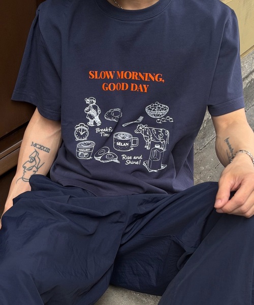 SELAN(セラン)の「【ユニセックス】SLOW MORNING GOOD DAY半袖Tシャツ(Tシャツ/カットソー・メンズ・ネイビー/グレー/ホワイト・MEDIUM/LARGE)」の3枚目の写真