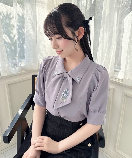 an another angelus（アンアナザーアンジェラス）の「ライラック刺繍スカーフタイブラウス/fint フィント（シャツ/ブラウス・レディース・ラベンダー/オフホワイト・FREE）」の8枚目の写真