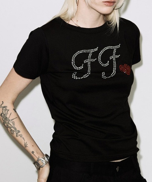 FANCY CLUB（ファンシークラブ）の「A'GEM/9 × .kom 『FANCY CLUB/ファンシークラブ』GLINT FF TEE/グリントFF半袖Tシャツ（Tシャツ/カットソー・レディース・ホワイト/ブラック・FREE）」の2枚目の写真