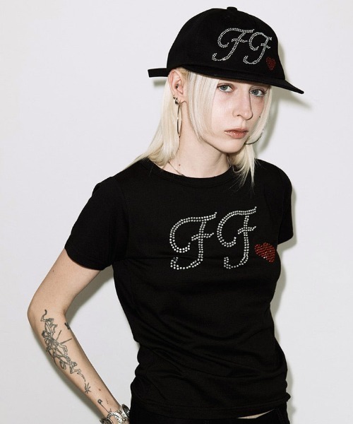 FANCY CLUB（ファンシークラブ）の「A'GEM/9 × .kom 『FANCY CLUB/ファンシークラブ』GLINT FF TEE/グリントFF半袖Tシャツ（Tシャツ/カットソー・レディース・ホワイト/ブラック・FREE）」の4枚目の写真