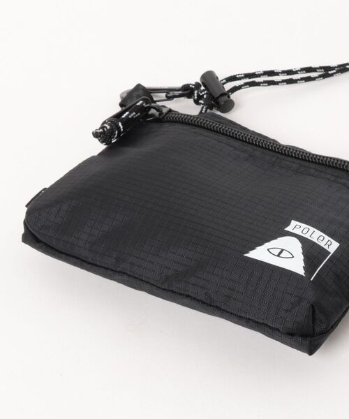 POLeR(ポーラー)の「POLeR/ポーラ ショルダーバッグ STUFFABLE POUCH 261MCV0098(ショルダーバッグ・メンズ・カモフラージュ/ブラック・FREE)」の4枚目の写真