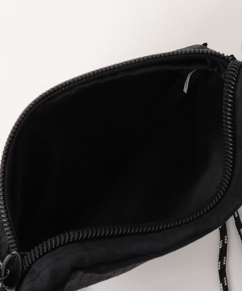 POLeR(ポーラー)の「POLeR/ポーラ ショルダーバッグ STUFFABLE POUCH 261MCV0098(ショルダーバッグ・メンズ・カモフラージュ/ブラック・FREE)」の5枚目の写真