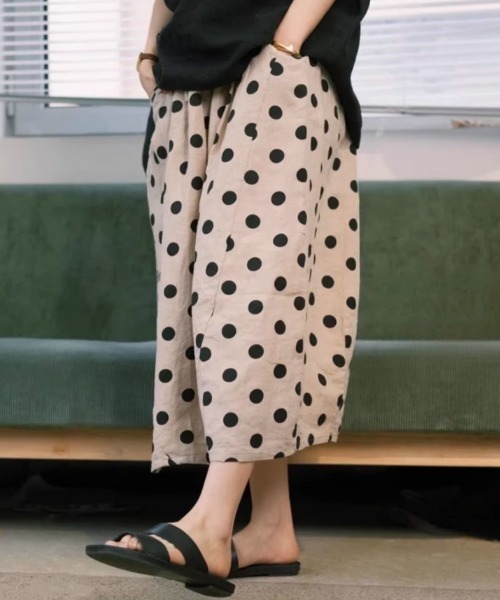 AMAJI(アマジ)の「ドット柄 ウエストギャザー ミモレ丈 フレアスカート(スカート・レディース・ベージュ・LARGE/X-LARGE/XX-LARGE)」の3枚目の写真