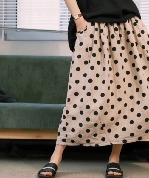 AMAJI(アマジ)の「ドット柄 ウエストギャザー ミモレ丈 フレアスカート(スカート・レディース・ベージュ・LARGE/X-LARGE/XX-LARGE)」の5枚目の写真