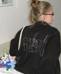 RONRON（ロンロン）の「GLOSSY COATED LOOSE FIT JUMPER BLACK（その他アウター）」