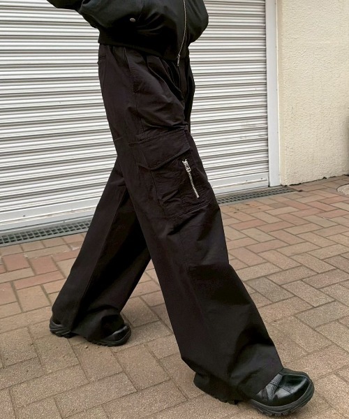 CS(シーエス)の「【CS】two tuck nylon cargo trousers / 【シーエス】ツータックナイロンカーゴトラウザーズ<着用動画あり>(カーゴパンツ・メンズ・ブラック・02/01)」の4枚目の写真