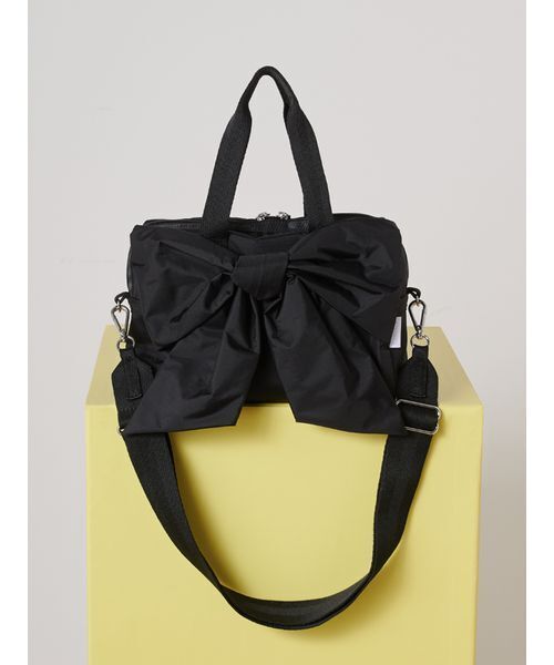 LeSportsac(レスポートサック)の「【SNIDEL×LeSportsac】LG BOW SM SATCHEL(ショルダーバッグ・レディース・ホワイト/ドット/ブラック・F)」の2枚目の写真
