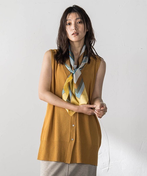 MAYSON GREY(メイソングレイ)の「ハイゲージロングジレ(ベスト・レディース・キャメル/ブラック/ベージュ・M)」の3枚目の写真