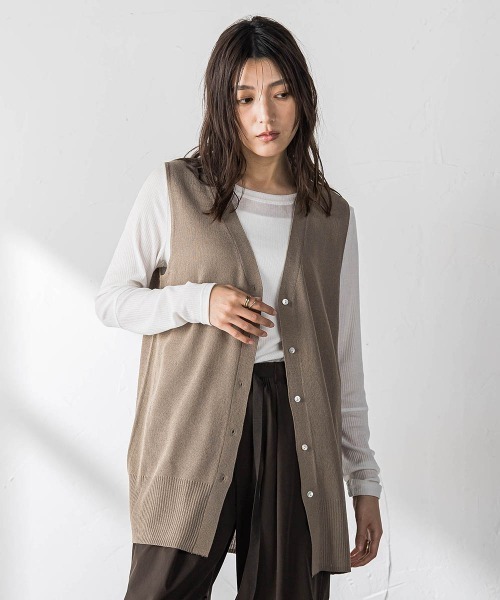 MAYSON GREY(メイソングレイ)の「ハイゲージロングジレ(ベスト・レディース・キャメル/ブラック/ベージュ・M)」の18枚目の写真