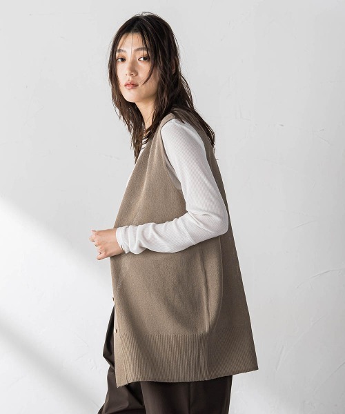 MAYSON GREY(メイソングレイ)の「ハイゲージロングジレ(ベスト・レディース・キャメル/ブラック/ベージュ・M)」の20枚目の写真