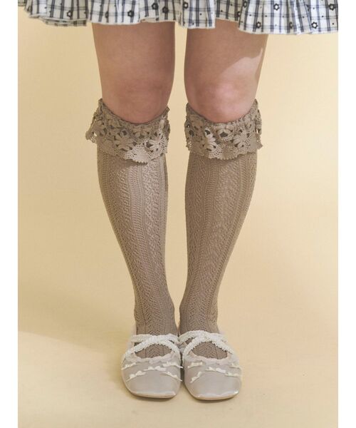 merry jenny(メリージェニー)の「靴下屋×merry jenny flower lace knit sock(ソックス/靴下・レディース・ベージュ/ブルー/オフホワイト・FREE)」の2枚目の写真