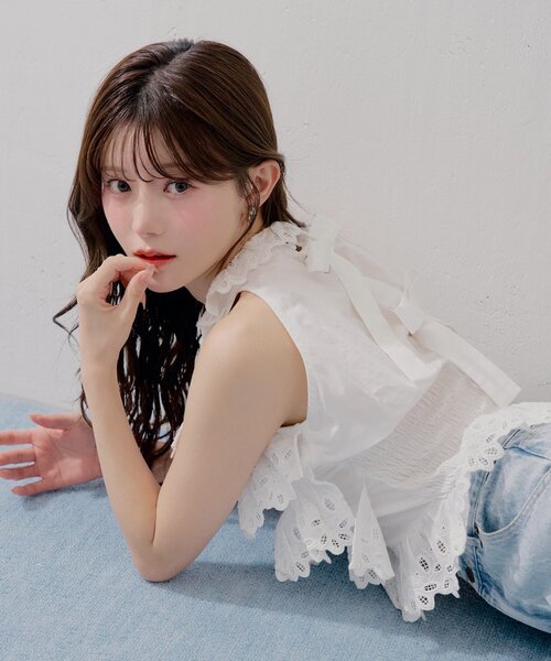 Chico(チコ)の「【SALON by Chico】ティアードコットンレースアメスリブラウス(シャツ/ブラウス・レディース・ブルー/ブラック/ホワイト・FREE)」の4枚目の写真