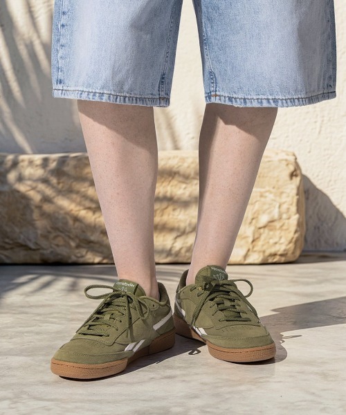 Reebok(リーボック)の「クラブシー リベンジ ヴィンテージ / CLUB C REVENGE VINTAGE(スニーカー・メンズ・ブラウン/グリーン・22.5cm/23.0cm/23.5cm/24.5cm/24.0cm/25.0cm/25.5cm/26.0cm/26.5cm/27.0cm/27.5cm/28.0cm/28.5cm/29.0cm/30.0cm/31cm)」の1枚目の写真