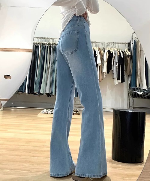 LUCPY（ラクピー）の「ハイウエストフレアデニムパンツ（デニムパンツ・レディース・ブルー・MEDIUM/LARGE/X-LARGE/SMALL）」の3枚目の写真