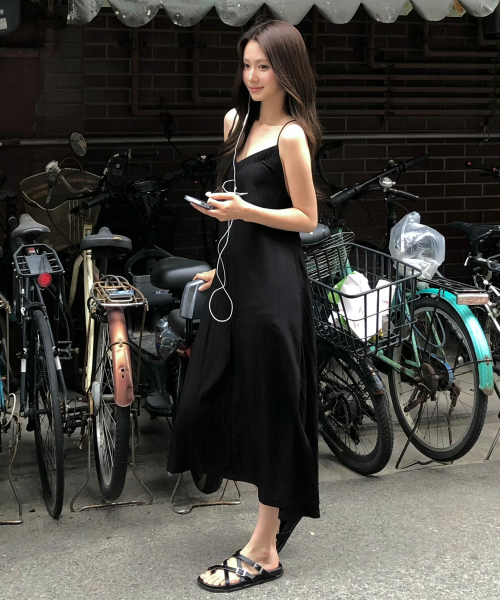 MIND BRIDGE WOMEN（マインドブリッジウーマン）の「[W]Vネックブラックスリーブレスロングワンピース（ワンピース・レディース・ブラック・55/66）」の4枚目の写真