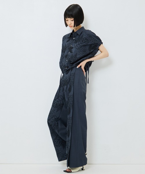 UJOH(ウジョー)の「【UJOH/ウジョー】《STUDIOUS別注》 FLOWER LACE GATHER SLEEVE SHIRT/フラワーレースギャザースリーブシャツ(シャツ/ブラウス・レディース・ネイビー/キナリ・2)」の15枚目の写真