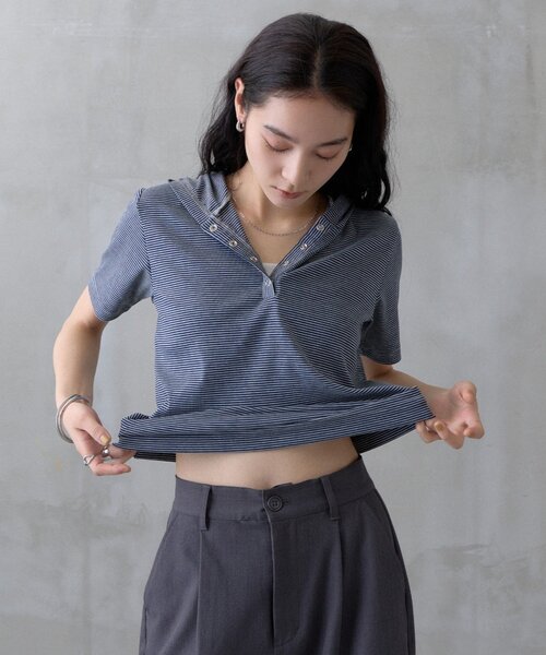 COLONY 2139（コロニートゥーワンスリーナイン）の「【WEB限定】ボーダーフーディー半袖ヘンリーネックトップス（Tシャツ/カットソー・レディース・ネイビー/ブラック/ライトグレー・FREE）」の13枚目の写真