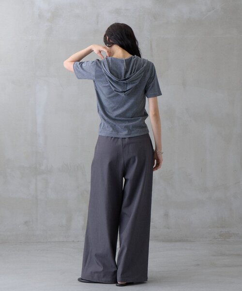 COLONY 2139（コロニートゥーワンスリーナイン）の「【WEB限定】ボーダーフーディー半袖ヘンリーネックトップス（Tシャツ/カットソー・レディース・ネイビー/ブラック/ライトグレー・FREE）」の18枚目の写真