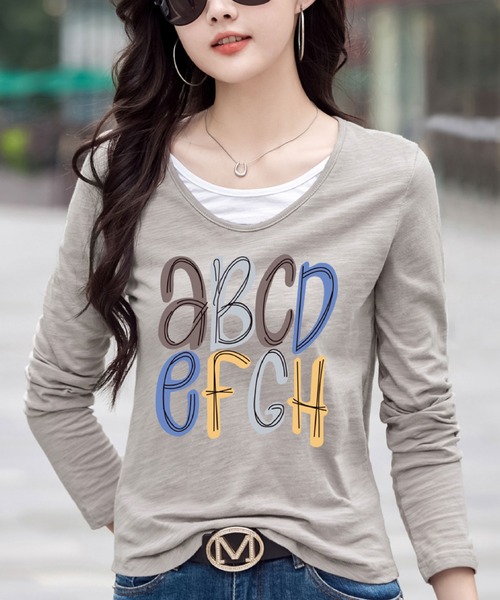 2ly2(トゥーリートゥー)の「ロゴプリント ロングスリーブTシャツ(Tシャツ/カットソー・レディース・ブラック/ピンク/ベージュ・FREE)」の2枚目の写真