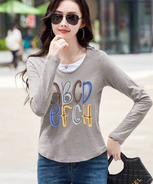 2ly2(トゥーリートゥー)の「ロゴプリント ロングスリーブTシャツ(Tシャツ/カットソー・レディース・ブラック/ピンク/ベージュ・FREE)」の7枚目の写真
