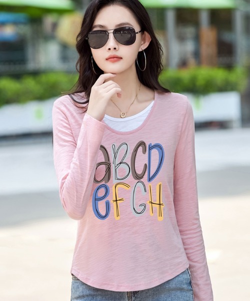 2ly2(トゥーリートゥー)の「ロゴプリント ロングスリーブTシャツ(Tシャツ/カットソー・レディース・ブラック/ピンク/ベージュ・FREE)」の5枚目の写真