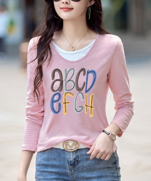 2ly2(トゥーリートゥー)の「ロゴプリント ロングスリーブTシャツ(Tシャツ/カットソー・レディース・ブラック/ピンク/ベージュ・FREE)」の4枚目の写真