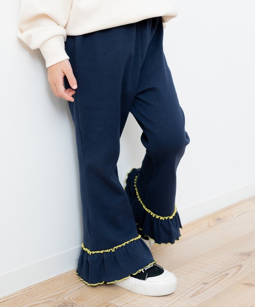 chil2(チルツー)の「ハイパーストレッチ 裾フリルワイドパンツ(その他パンツ・キッズ・クリーム/ライトブルー/ブラウン/ブラック/ネイビー・140cm/130cm/120cm/110cm/100cm)」の5枚目の写真